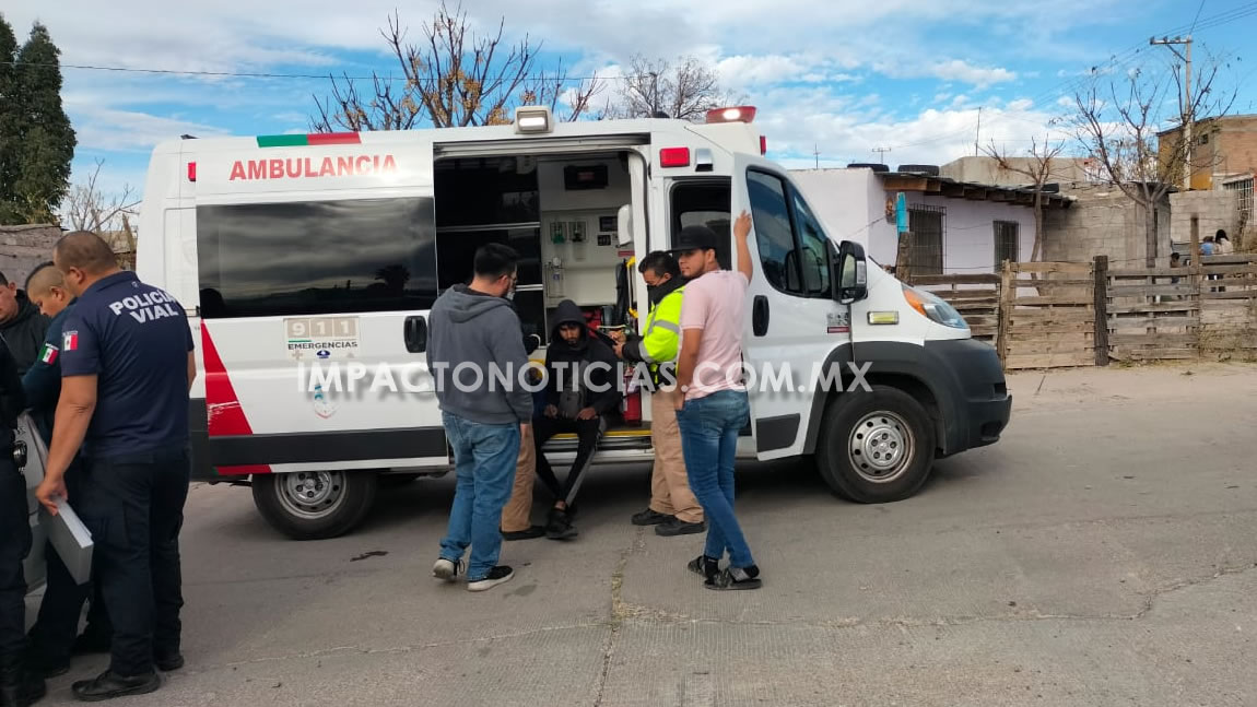 Se pasa el alto y provoca choque contra repartidor de comida, en la ...