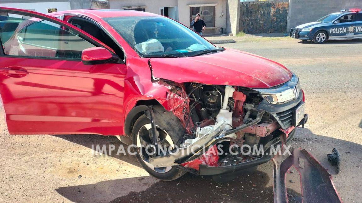 Pierde el control de su vehículo y choca contra camioneta estacionada ...