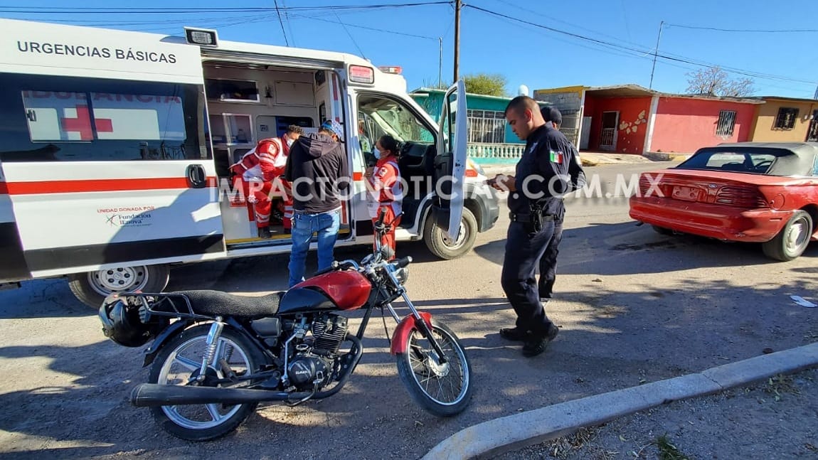 Se pasa el alto y choca contra motociclista en la Abraham González ...