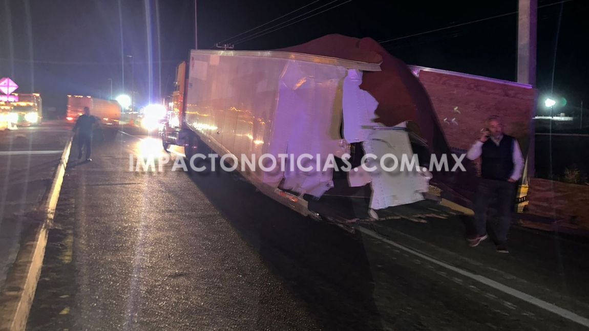 Tráiler intenta ganarle el paso al tren y sufre fuerte choque en ...