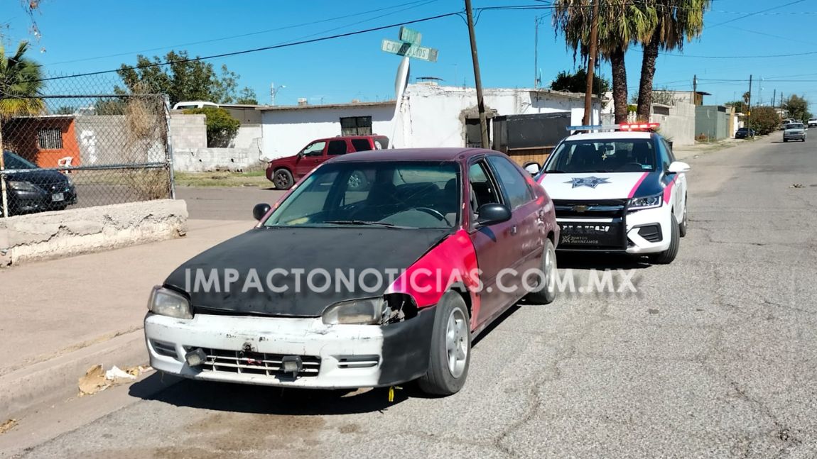 Choca auto estacionado y se da a la fuga | ImpactoNoticias.com.mx