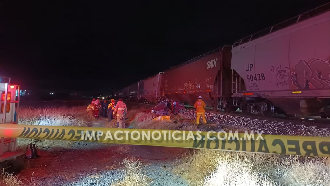Muere hombre tras intentar ganarle al tren en Delicias ...