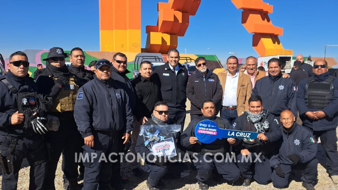 Recibe La Cruz dos patrullas y chamarras para la dirección de seguridad ...