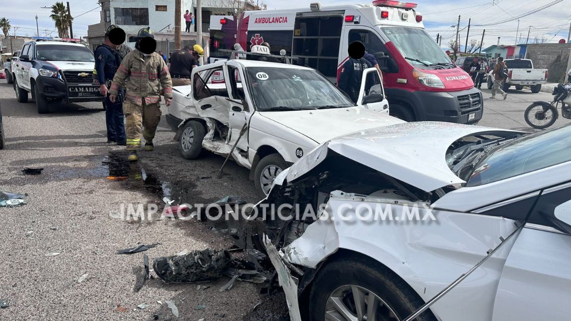 Choque entre vehículo y taxi deja dos lesionados | ImpactoNoticias.com.mx