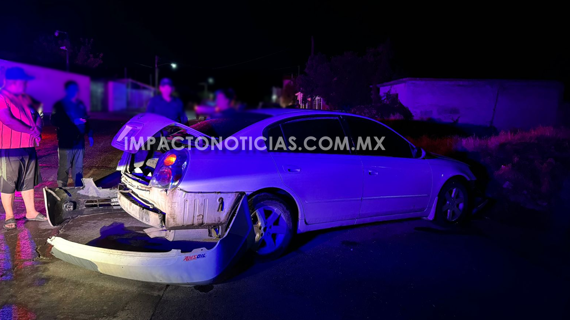 Se pasa el alto y provoca choque contra camioneta, en Camargo; hay una ...