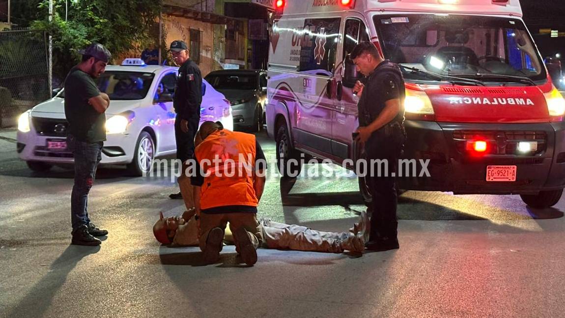 Hombre en estado de ebriedad se atraviesa en la avenida Juárez y es ...