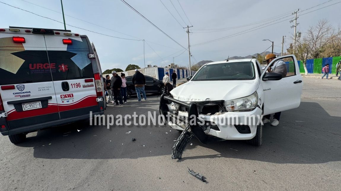 Se pasa el alto y provoca fuerte choque en avenida Luis H. Álvarez ...
