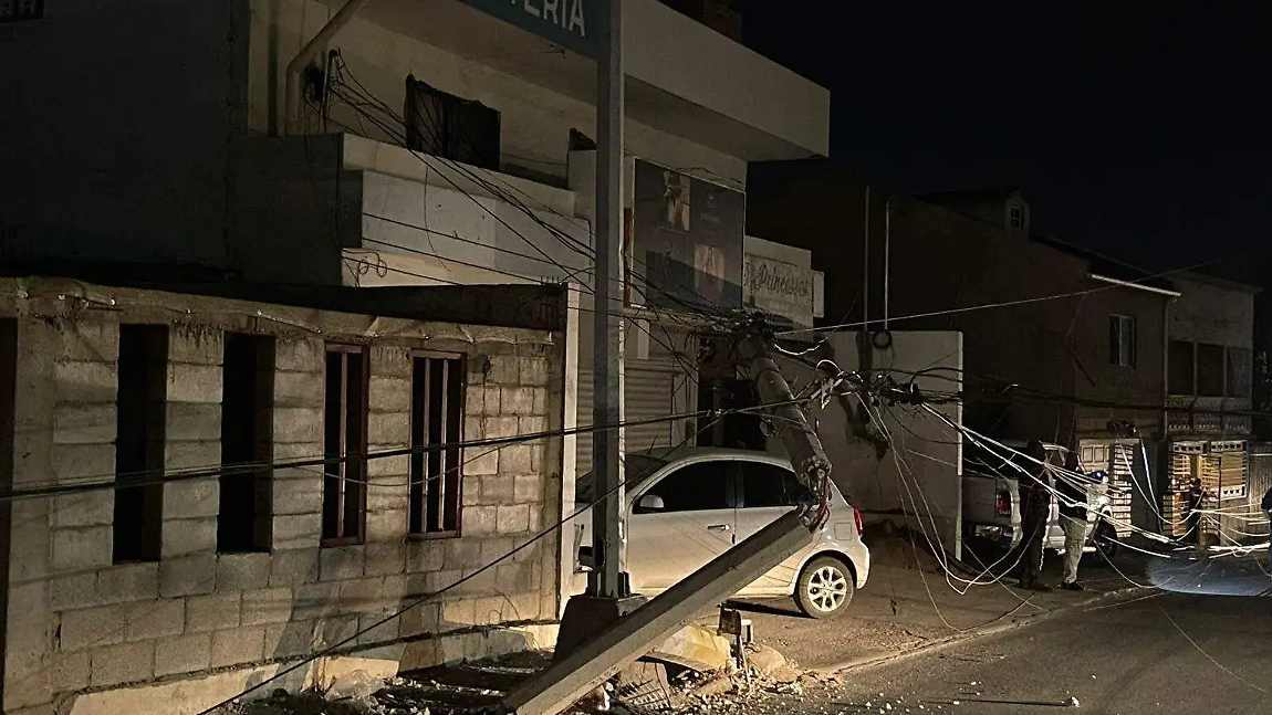 Camión urbano choca contra poste de la CFE en la colonia Nueva España y ...