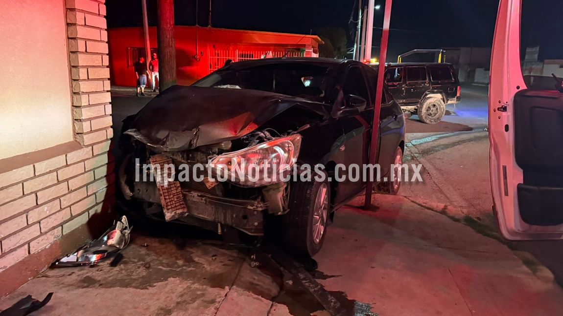 Se pasa el alto, choca contra camioneta y después contra vivienda, en ...