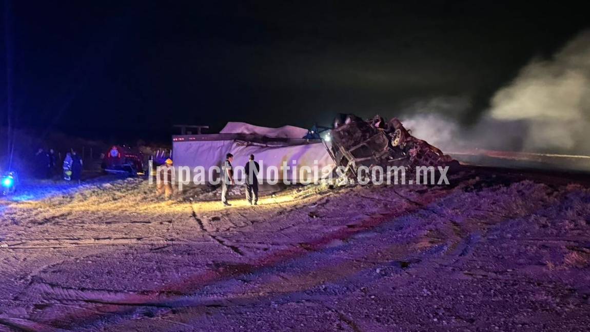 Vuelca tráiler y se incendia en La Cruz; conductor quedó lesionado ...