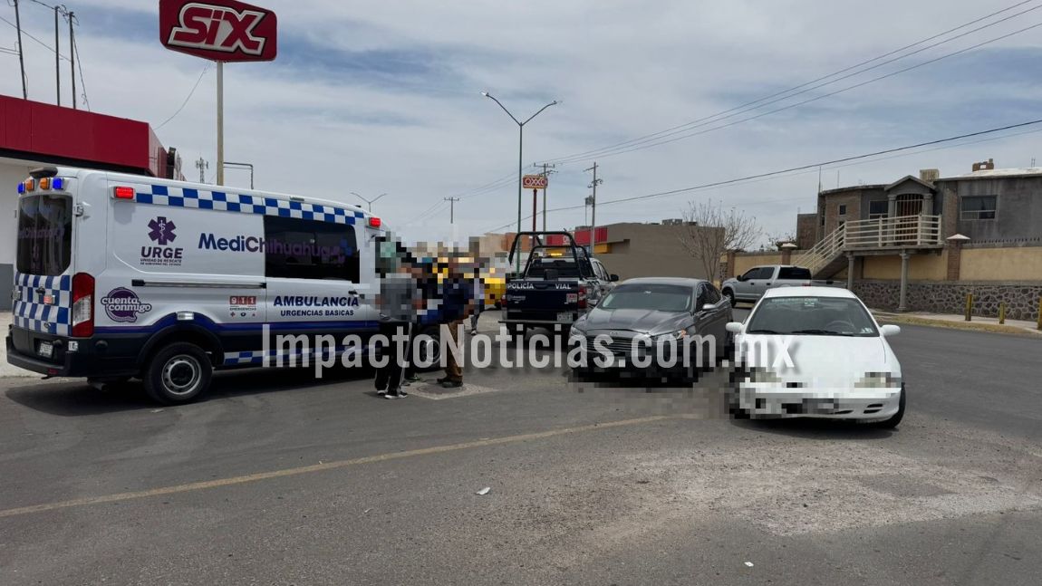 Mujer se pasa el alto y provoca choque frente a Rivera del Conchos ...